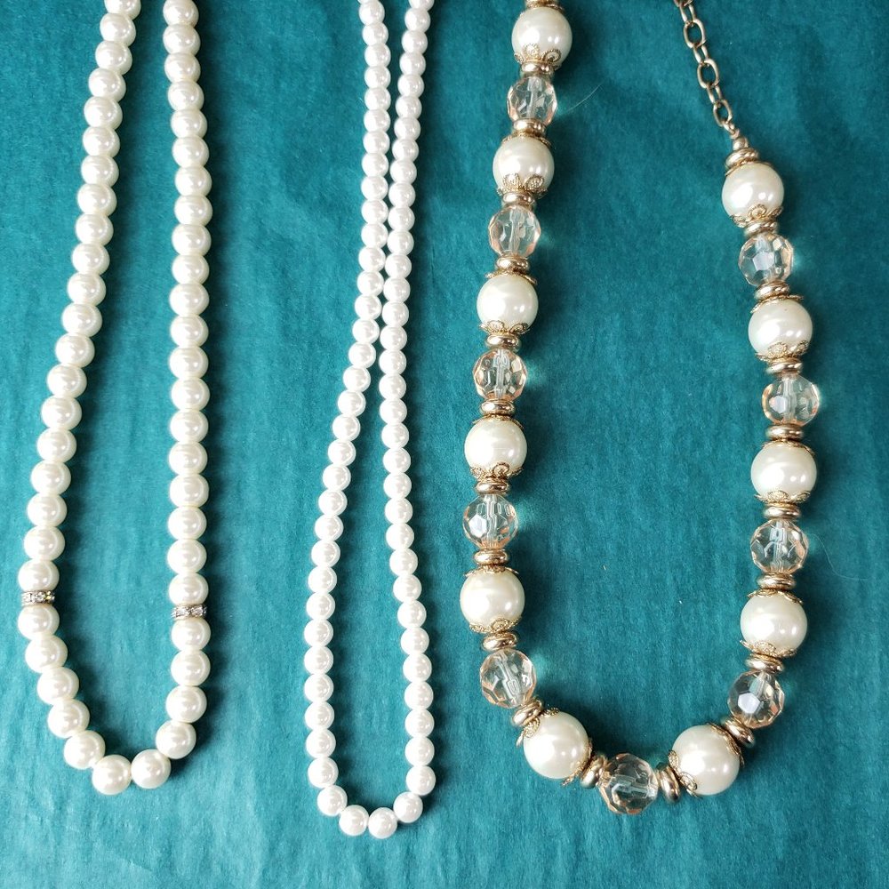 2/10$ Lot of 3 faux pearls necklace